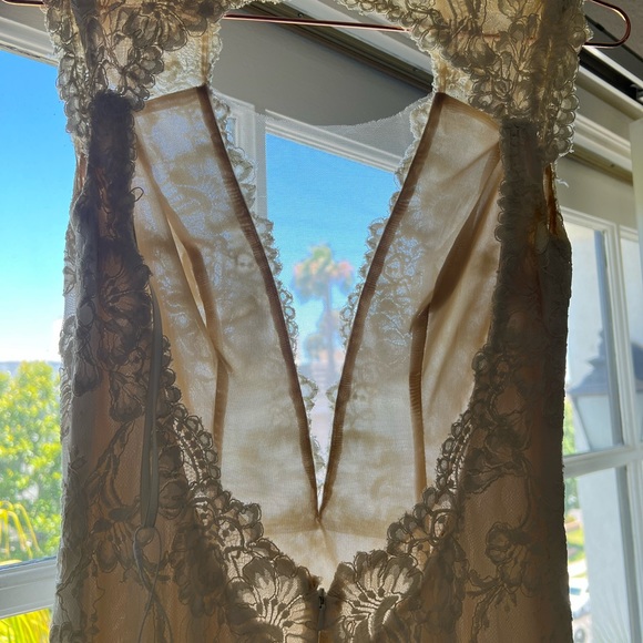 Floravere Wedding Sample Dress Designed in Los Angeles - Picture 7 of 16